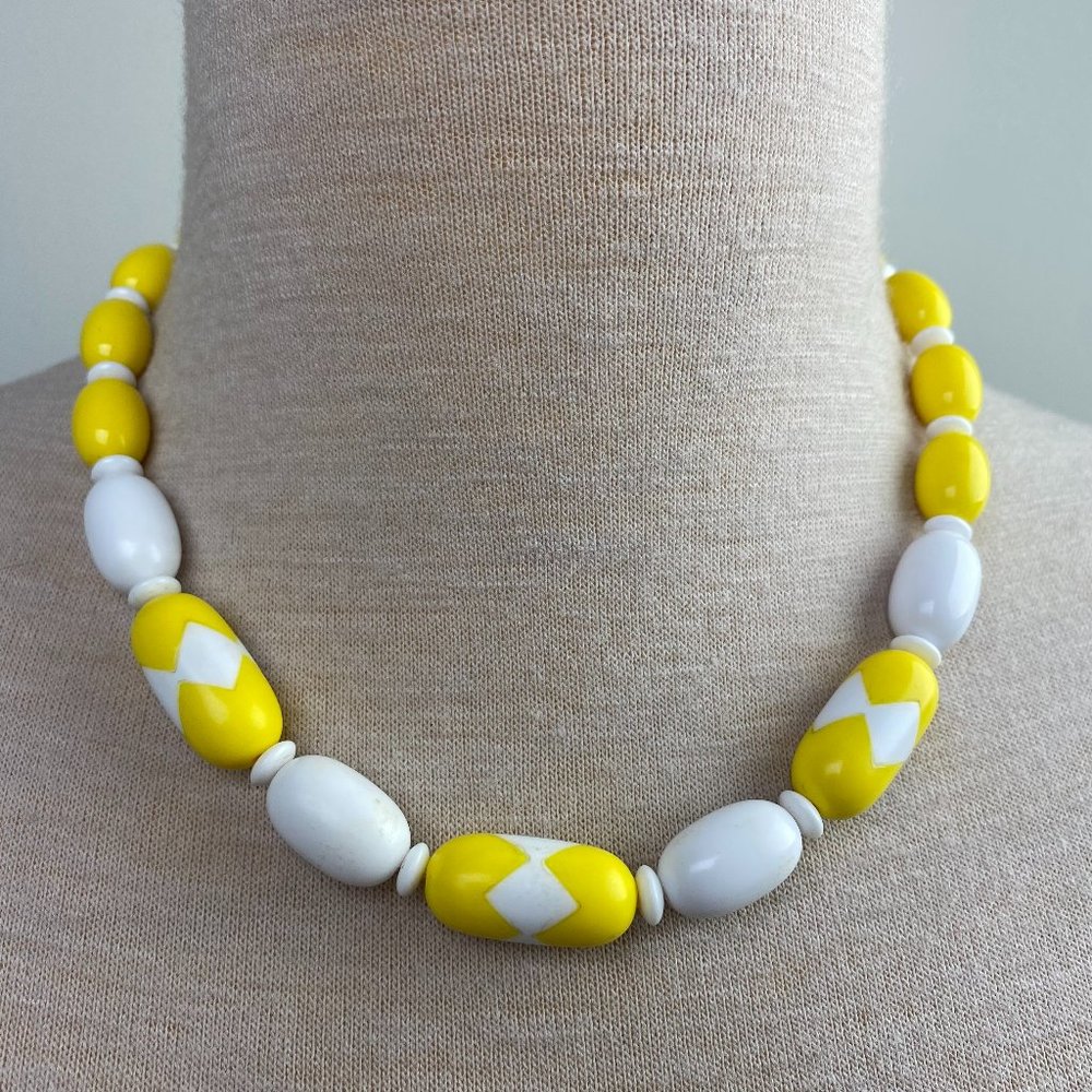 Vintage Yellow & White Barrel Bead Mod GoGo Necklace 20.25"